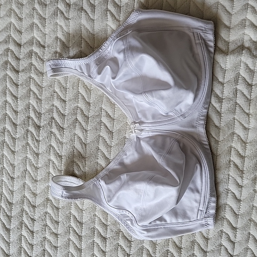 Glamorise bra new w/o tags, white 34G RN 15564.